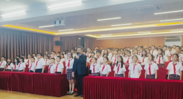 诗人郑宏彪与白云实验学校师生齐诵“烈士纪念日”诗篇 《我永远挂怀,你永远同在》