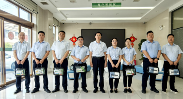 夏送清凉暖人心 关心关爱聚合力 —平利农商银行开展“夏日送清凉”活动